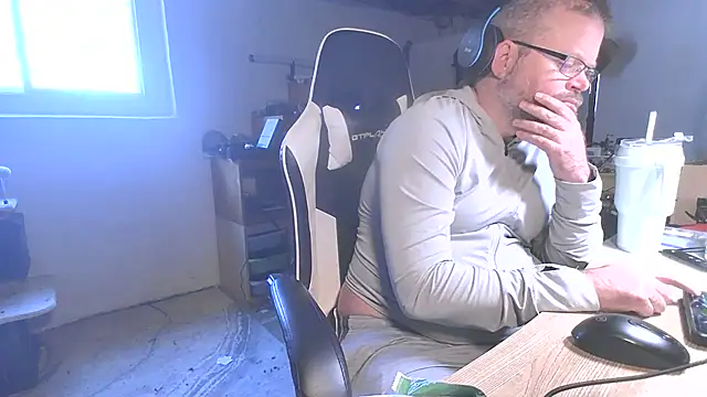 MagnusCockus online show from March 25, 7:18 pm