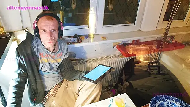 Snapshot of BongChannel chatting on March 18, 12:08 am BongChannel online show from March 18, 12:08 am