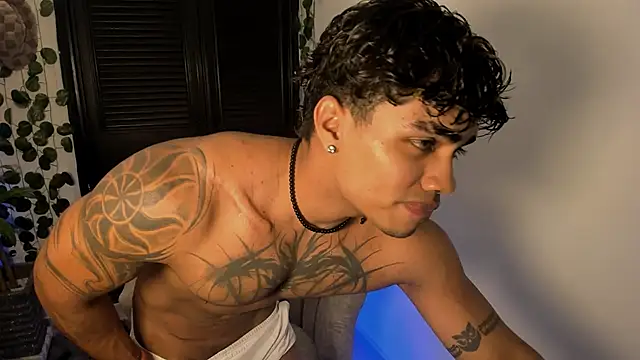 Snapshot of Young_laroi chatting on March 2, 4:39 am Young laroi online show from March 2, 4:39 am