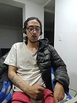 dirtytw0230 online show from May 11, 9:22 am