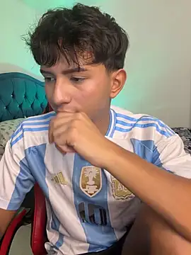 Leonarrrd 01 online show from April 6, 11:37 pm