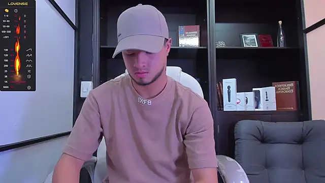 EdwardRoss  online show from January 28, 7:32 pm