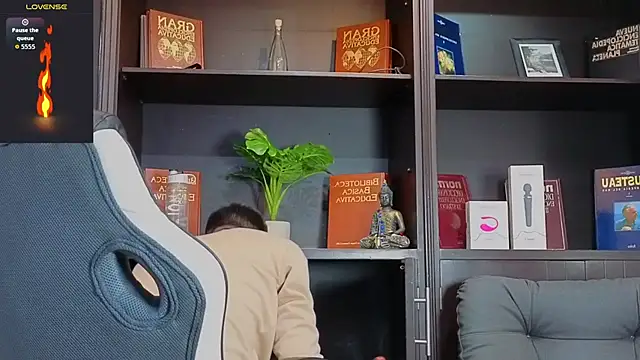 EdwardRoss  online show from October 3, 9:09 pm