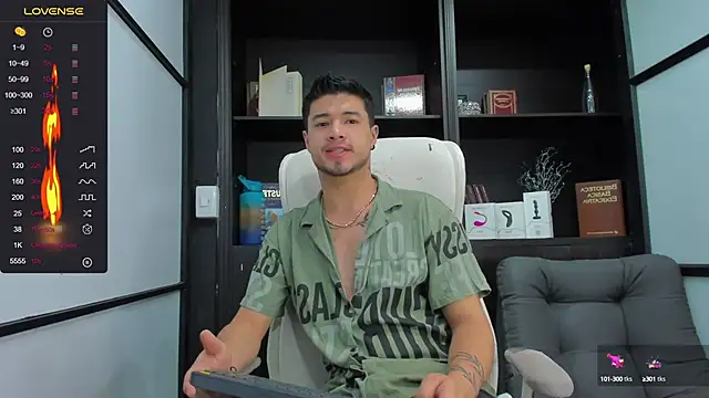 EdwardRoss  online show from December 3, 8:17 pm