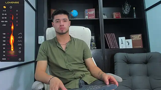 EdwardRoss  online show from December 9, 7:46 pm