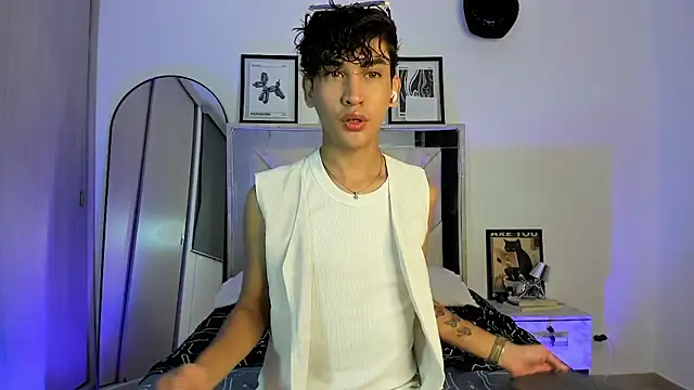 Adriien19 online show from October 22, 3:54 am