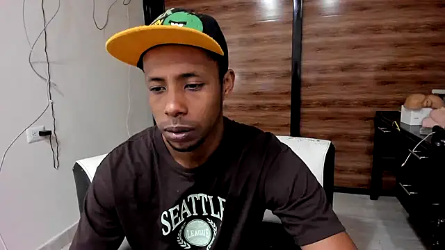 AlejoKhalifa  online show from February 4, 1:56 am