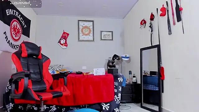 AlejoKhalifa  online show from December 5, 11:06 am