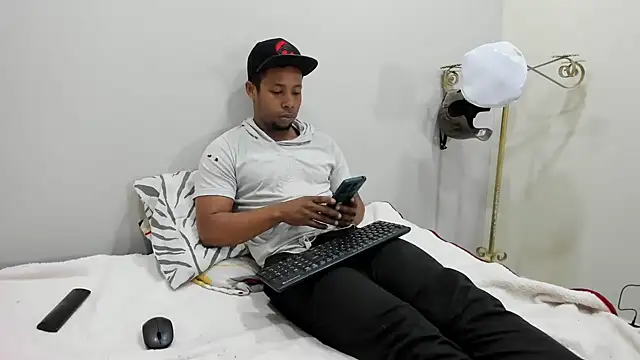 AlejoKhalifa  online show from September 27, 10:57 am