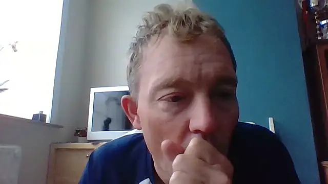 Snapshot of bertolini chatting on October 6, 6:40 am bertolini online show from October 6, 6:40 am