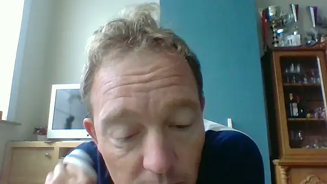 Snapshot of bertolini chatting on October 8, 6:51 am bertolini online show from October 8, 6:51 am