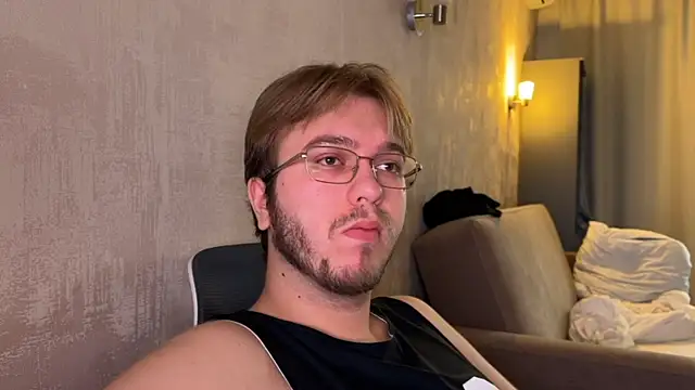 kiopiggy online show from November 5, 6:59 am