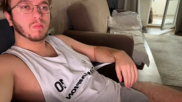 kiopiggy online show from November 6, 7:00 am