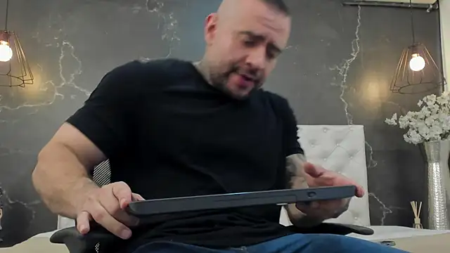 BruceDallas online show from January 31, 11:35 pm