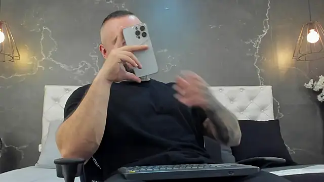 BruceDallas online show from February 23, 2:03 am