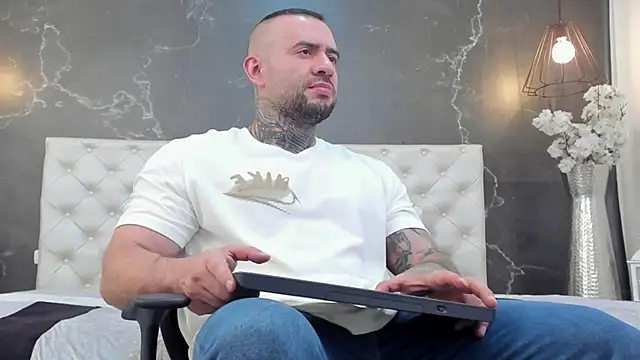 BruceDallas online show from March 20, 11:23 pm