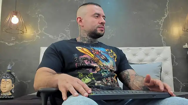 BruceDallas online show from January 22, 9:33 pm