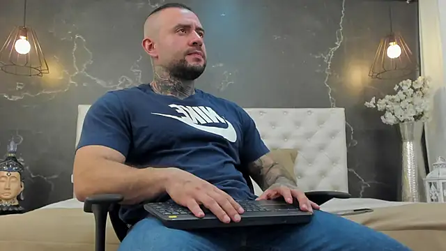 BruceDallas online show from February 1, 11:58 pm