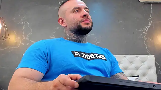 BruceDallas online show from December 6, 8:07 pm