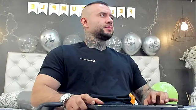 BruceDallas online show from December 18, 8:57 pm