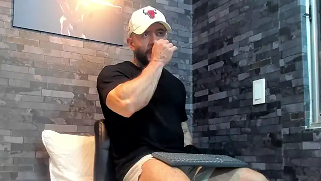 BruceDallas online show from April 3, 1:35 am