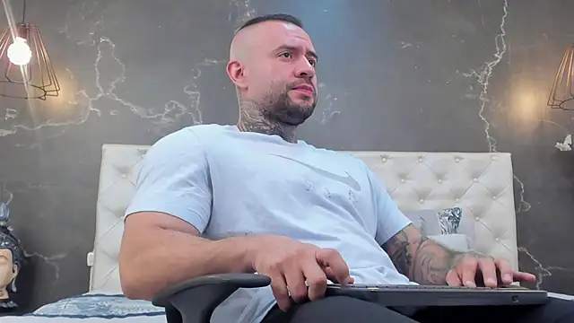 BruceDallas online show from January 11, 11:46 pm