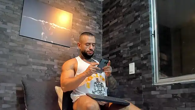 BruceDallas online show from September 22, 2:11 am