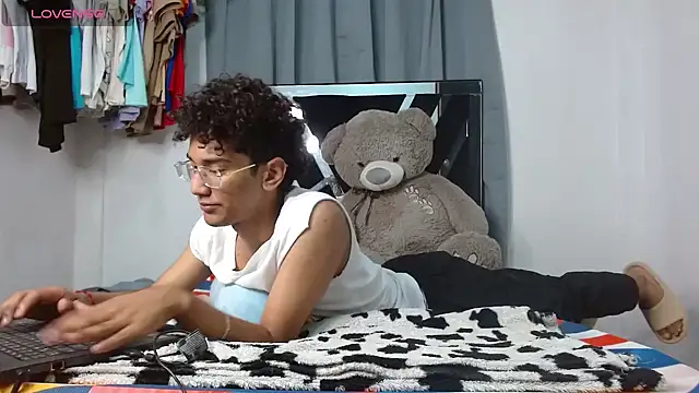 harrytwink18 online show from March 20, 9:51 pm