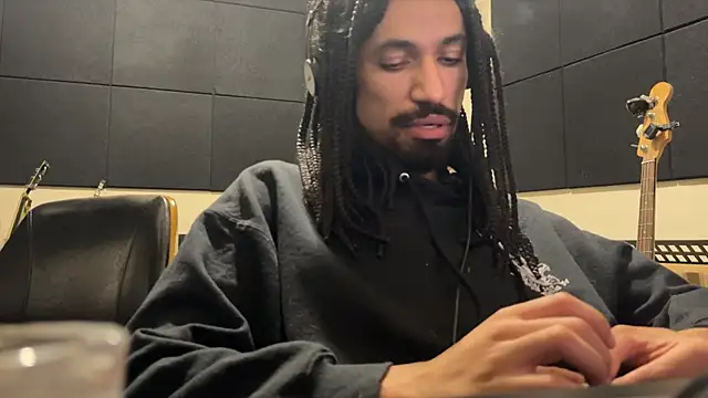 hotcamboy420 online show from November 15, 5:53 am