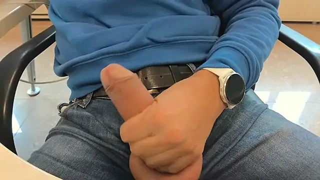 alessandroman2114 online show from October 31, 11:57 am