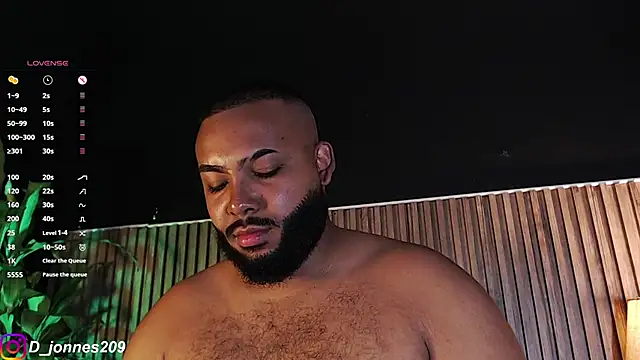 Snapshot of DilanJonnes_ chatting on October 2, 8:35 pm DilanJonnes online show from October 2, 8:35 pm