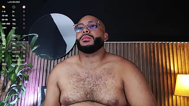 Snapshot of DilanJonnes_ chatting on December 21, 10:52 pm DilanJonnes online show from December 21, 10:52 pm