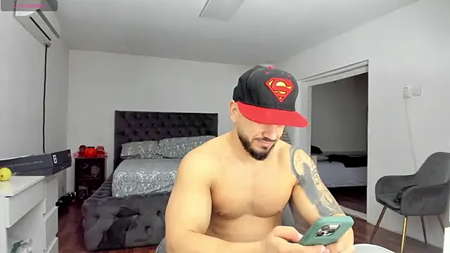 supermanboy94 online show from November 28, 7:00 am