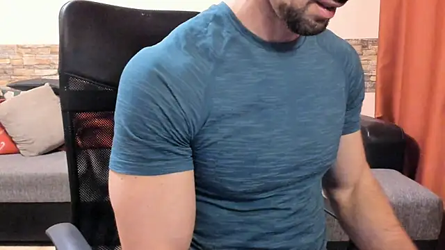 HotHunkTrainer online show from March 1, 10:37 am