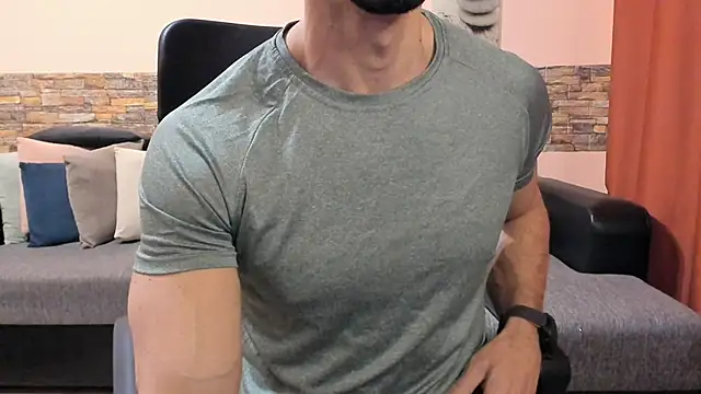 HotHunkTrainer online show from December 17, 9:38 am