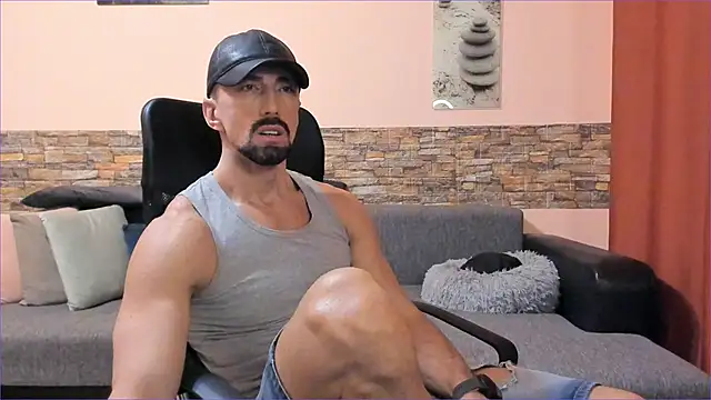 HotHunkTrainer online show from November 10, 12:21 pm