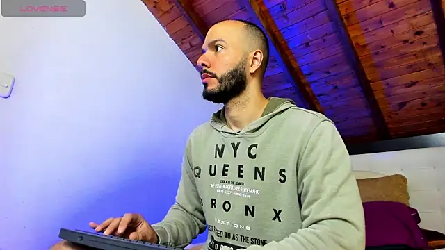 Tom Bailey online show from April 16, 1:00 pm