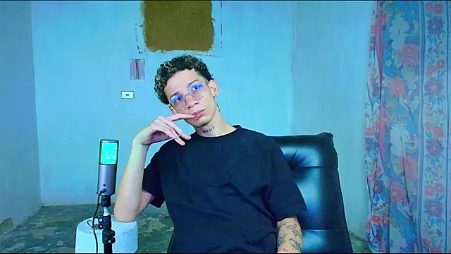 mateodeamjo online show from February 8, 12:05 am