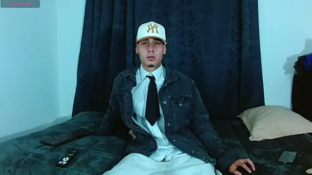 Bastiaan 28 online show from November 28, 1:20 am