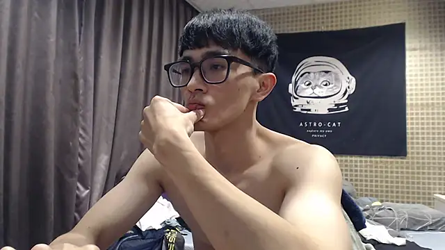 Stevenjt online show from August 7, 4:02 pm
