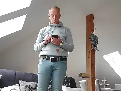 maxmueller321 online show from June 16, 12:29 pm