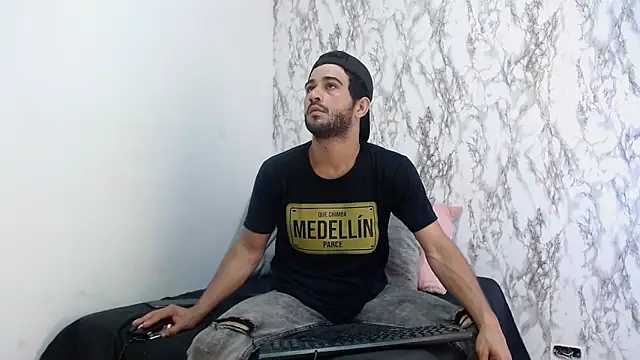 Moon and aaron online show from February 22, 3:41 am