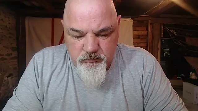 Newfiesausage1972 online show from March 22, 1:38 pm