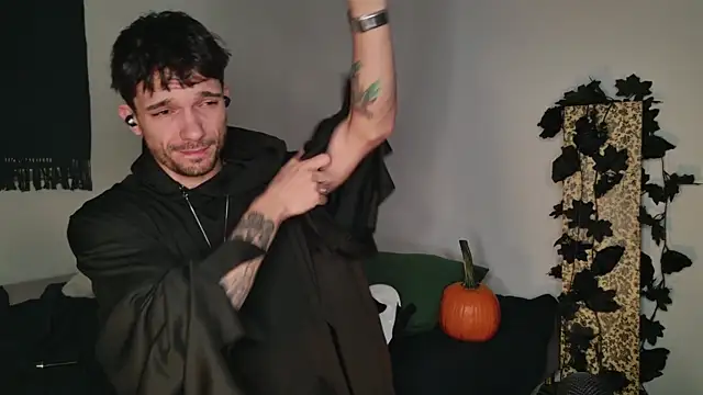 JackDesFeux online show from October 28, 10:40 am