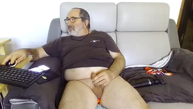 gillou1234 online show from December 5, 9:38 am