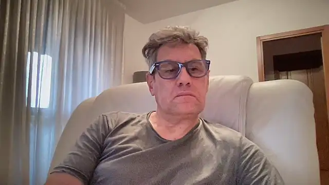 Snapshot of Britmi chatting on November 2, 11:03 am Britmi online show from November 2, 11:03 am