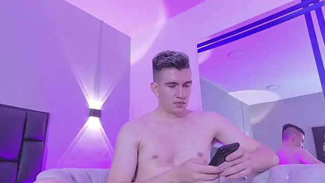 MikaelSlow online show from April 9, 4:43 am