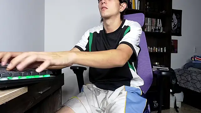 alex connorr online show from November 8, 10:57 pm