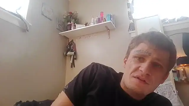 Snapshot of SpAzZ1234 chatting on February 18, 5:00 pm SpAzZ1234 online show from February 18, 5:00 pm