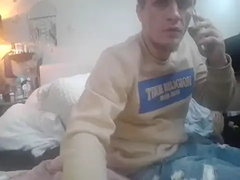 Snapshot of SpAzZ1234 chatting on February 27, 4:10 pm SpAzZ1234 online show from February 27, 4:10 pm